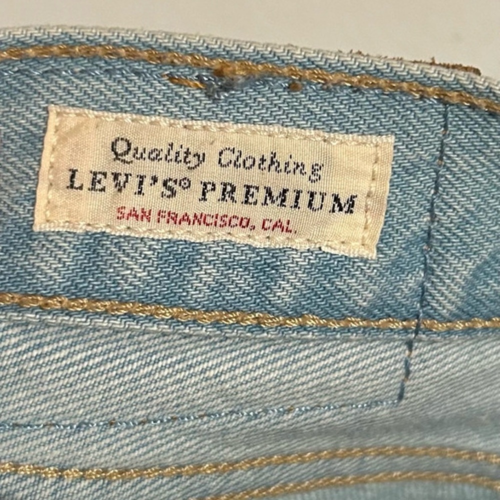 Levi's Wedgie Shorts with Frayed Hem size 31 - Picture 6 of 6